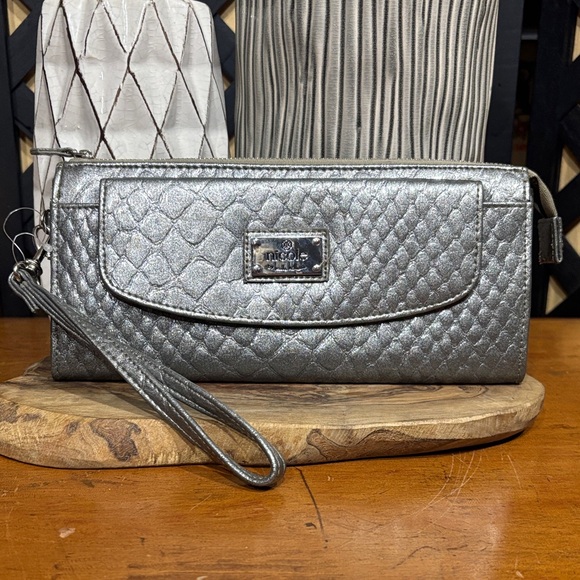 Nicole Miller Silver Metallic Croc Vegan Leather Wristlet Wallet Clutch NWOT - Picture 1 of 16